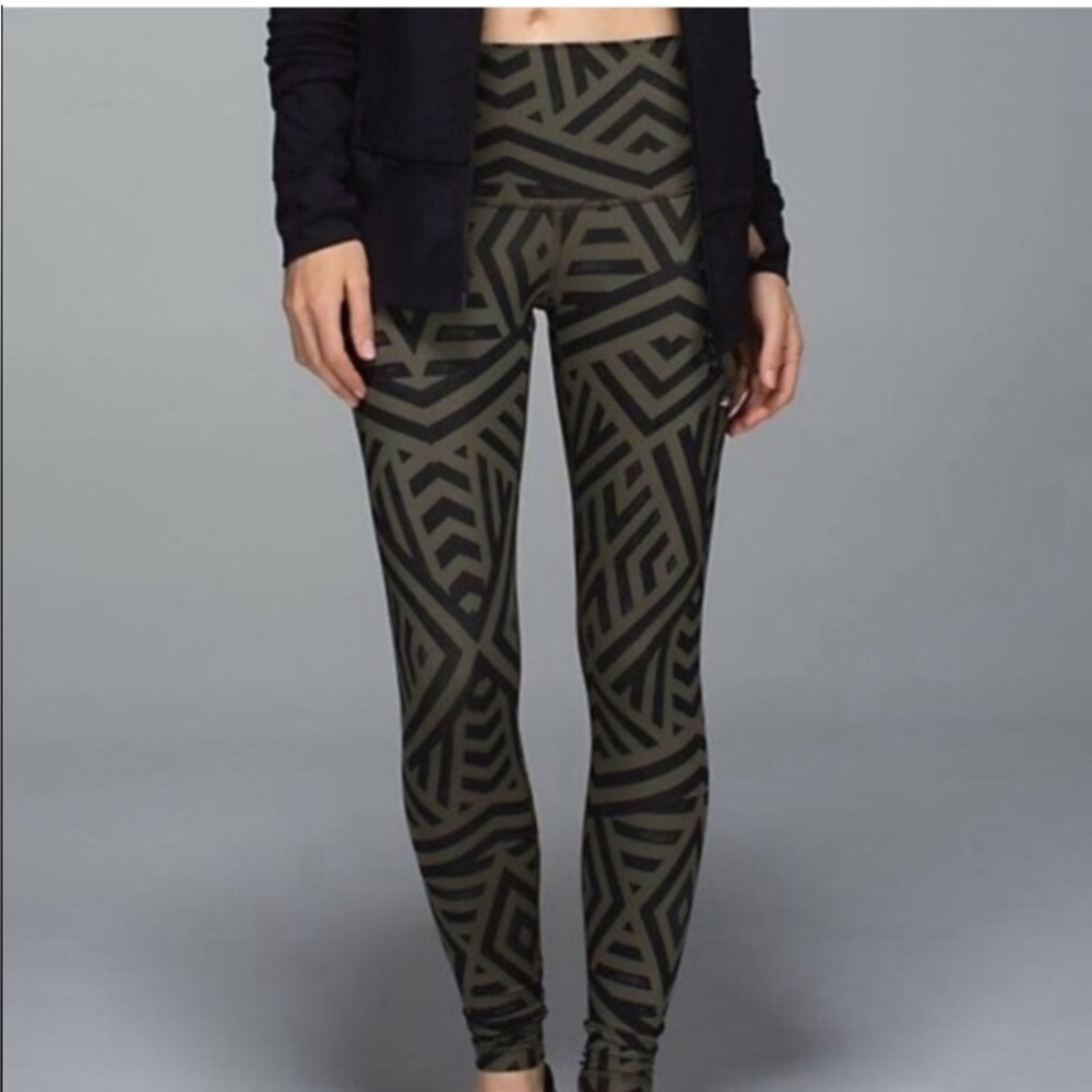 Like new Lululemon Chevron Shuffle Luxtreme tights